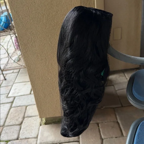 Luxurious Black Wavy Wig - Picture 3 of 7